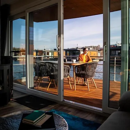Floatinghouse Malibu Sunrise Klitten