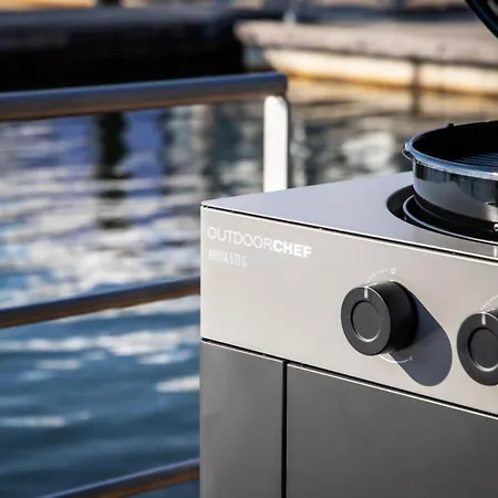 Semesterbostad Floatinghouse Malibu Sunrise Klitten