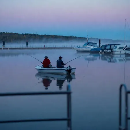 Floatinghouse Malibu Sunrise Semesterbostad *