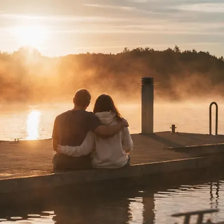 Floatinghouse Malibu Sunrise Semesterbostad Klitten