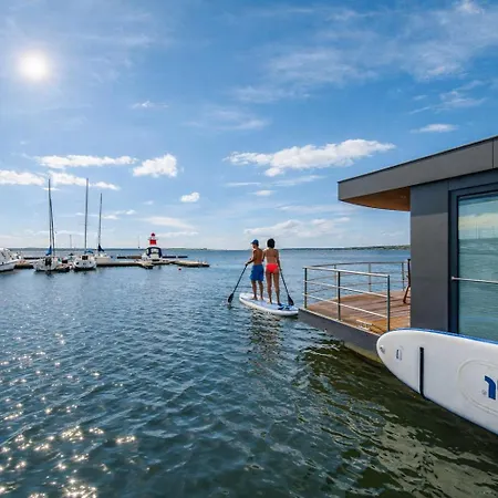 Floatinghouse Malibu Sunrise Semesterbostad Klitten