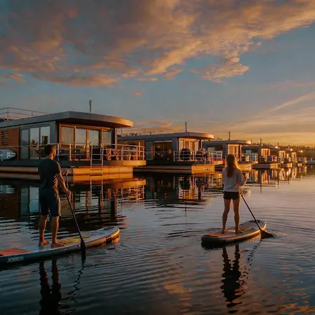 Floatinghouse Malibu Sunrise Semesterbostad